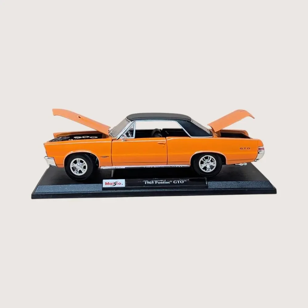 Maisto 1/18 1965 Pontiac GTO Special Edition Die Cast Car Orange